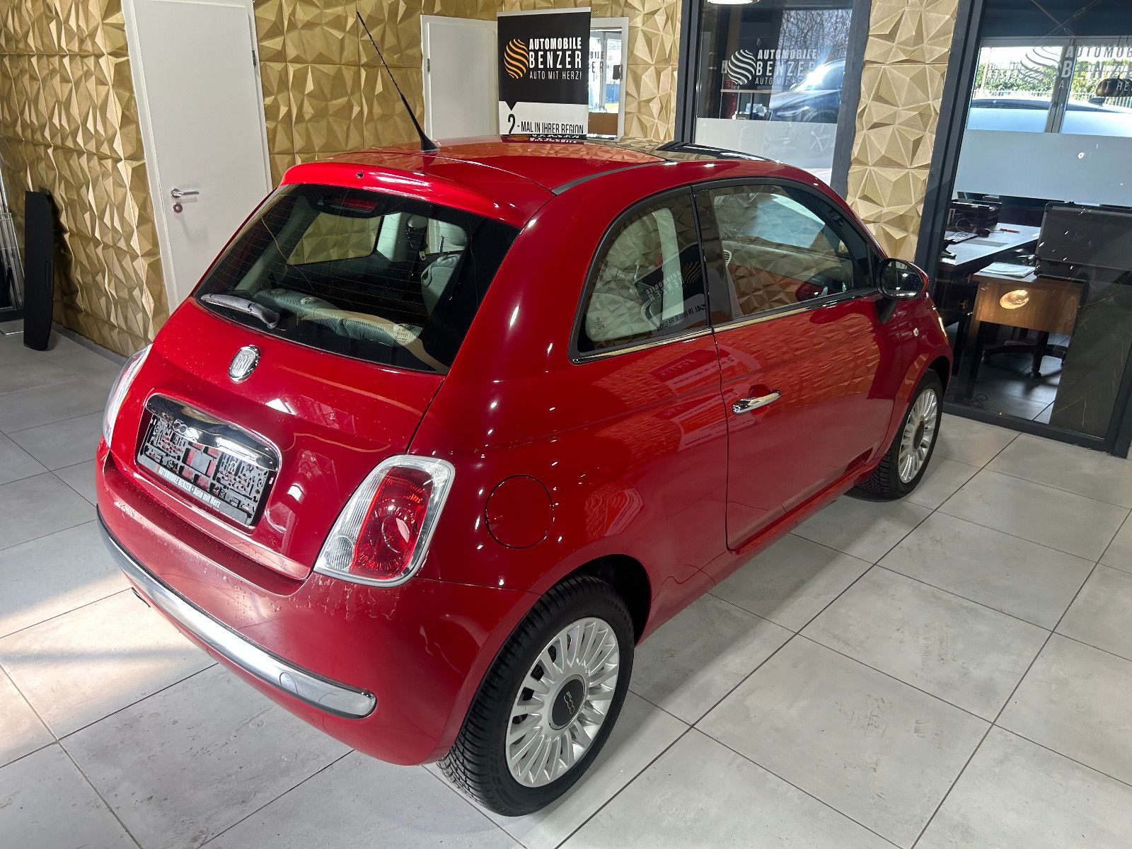 Fahrzeugabbildung Fiat 500 Lounge/AUTOMATIK/PANO/KLIMA/1.HAND