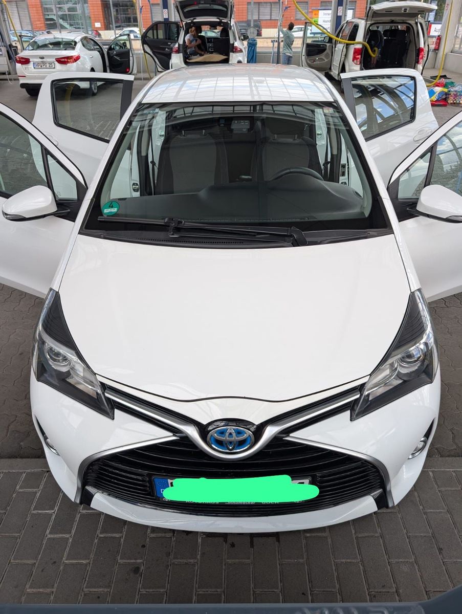 TOYOTA Yaris