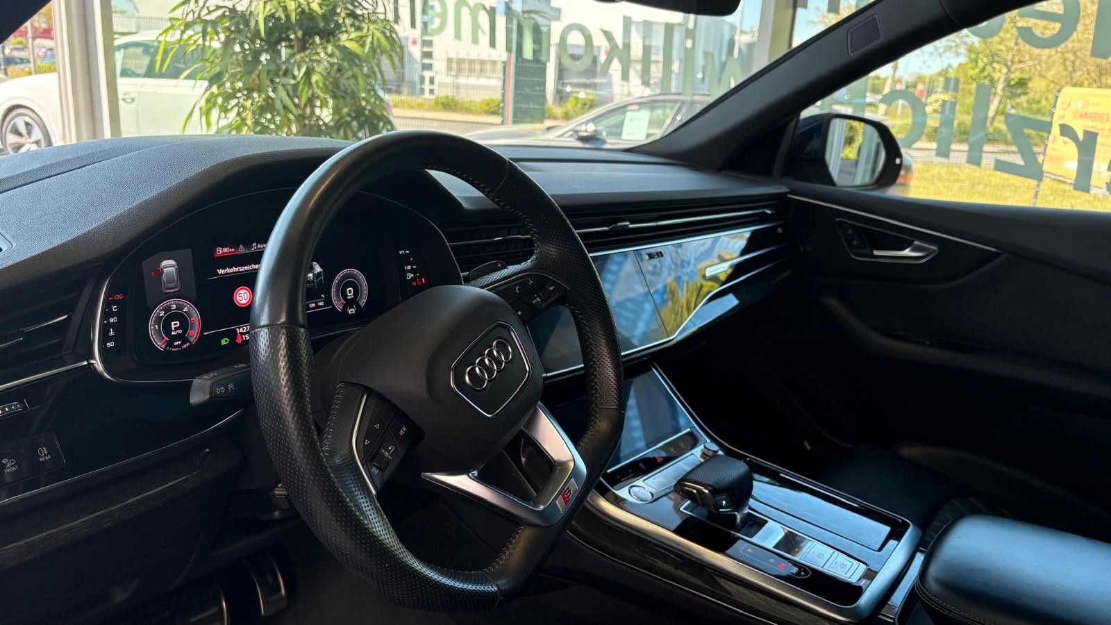 Fahrzeugabbildung Audi Q8 50 TDI s sitze raute, hud 22 zoll allradlenk