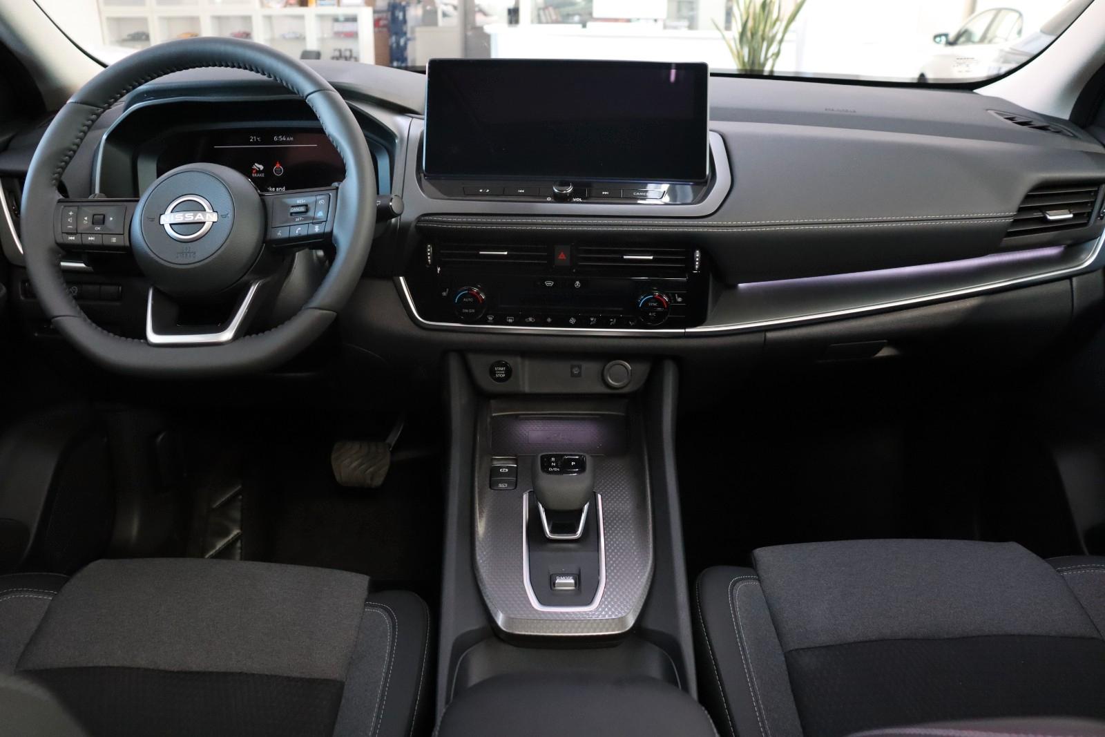 Nissan Qashqai 1.3 AT N-Connecta PANO,LED,TLeder SOFORT
