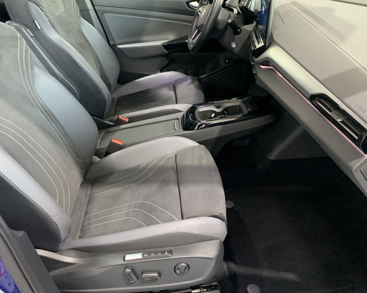 Fahrzeugabbildung Volkswagen ID.4 Pro Performance*IQ.LIGHT*HUD*Cam*Leder*Pano