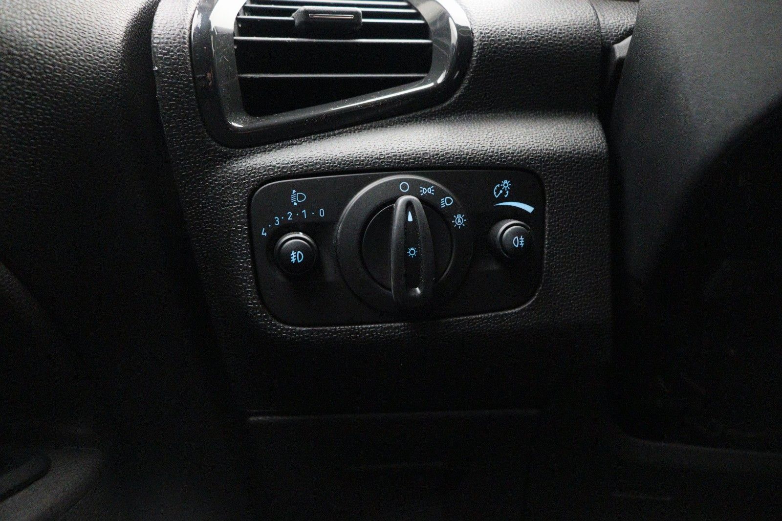 Fahrzeugabbildung Ford EcoSport 1.0 Titanium PDC TEMPO SHZ
