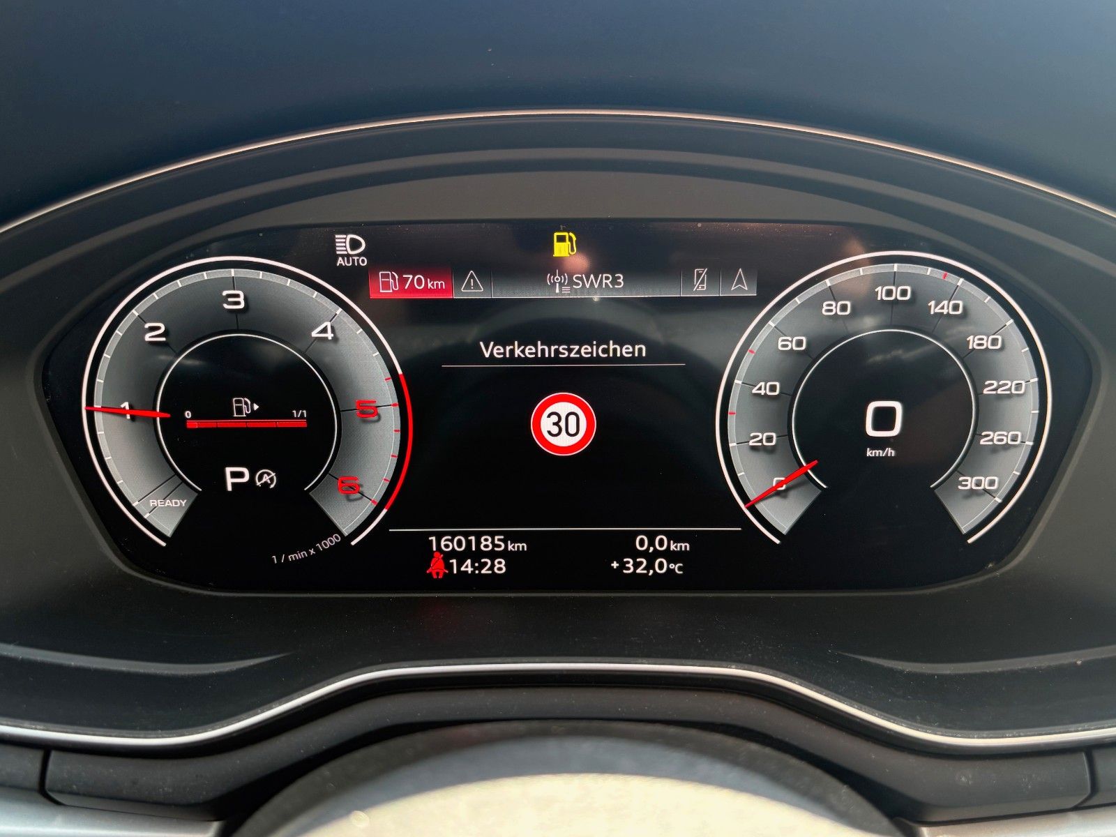 Fahrzeugabbildung Audi A4 Avant 35 TDI advanced Aut Navi LED AHK Kamera