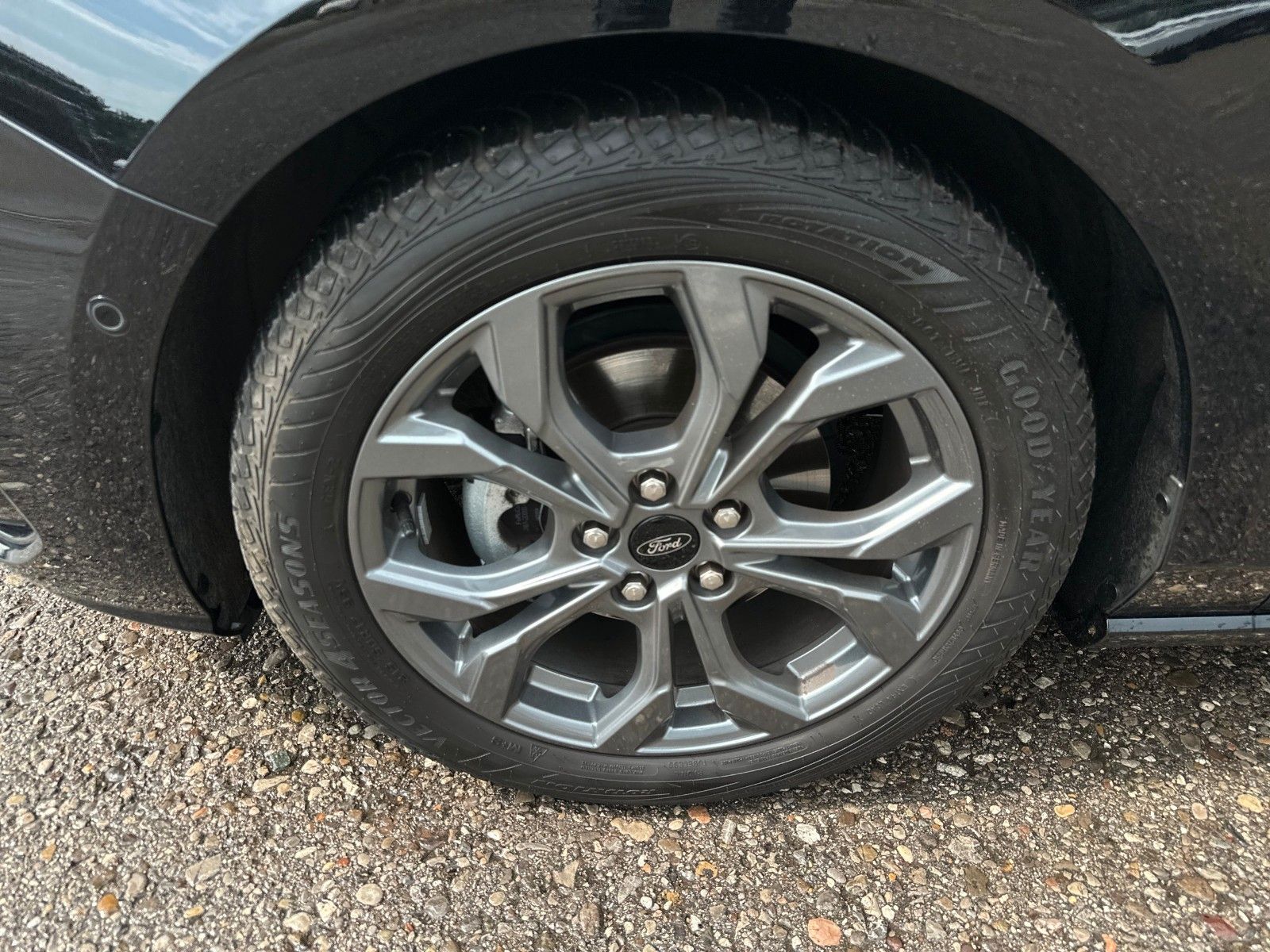 Fahrzeugabbildung Ford Focus Turnier ST-Line X AHK, Winter-Paket, PDC