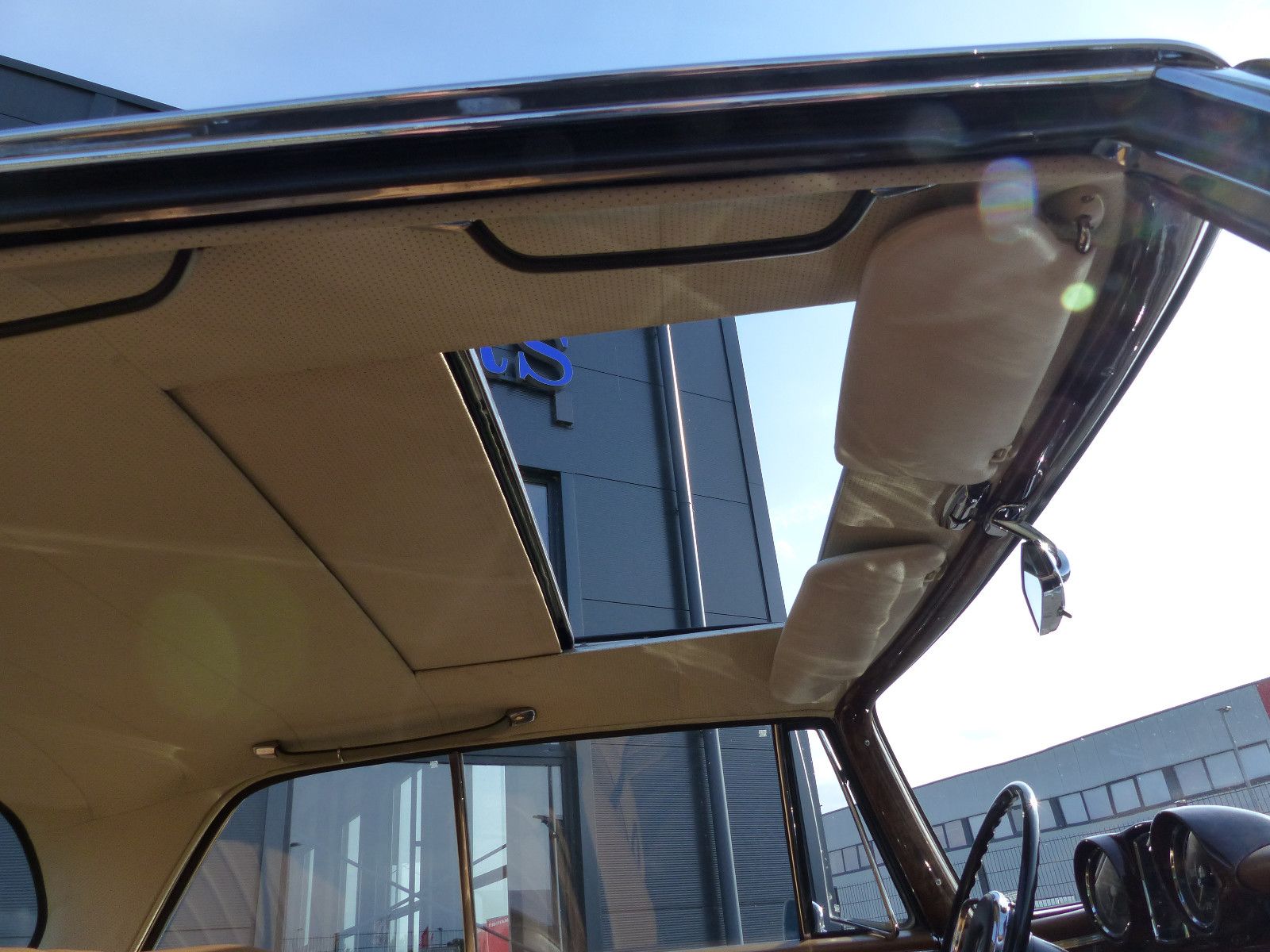 Fahrzeugabbildung Mercedes-Benz 250 SE Coupe W 111