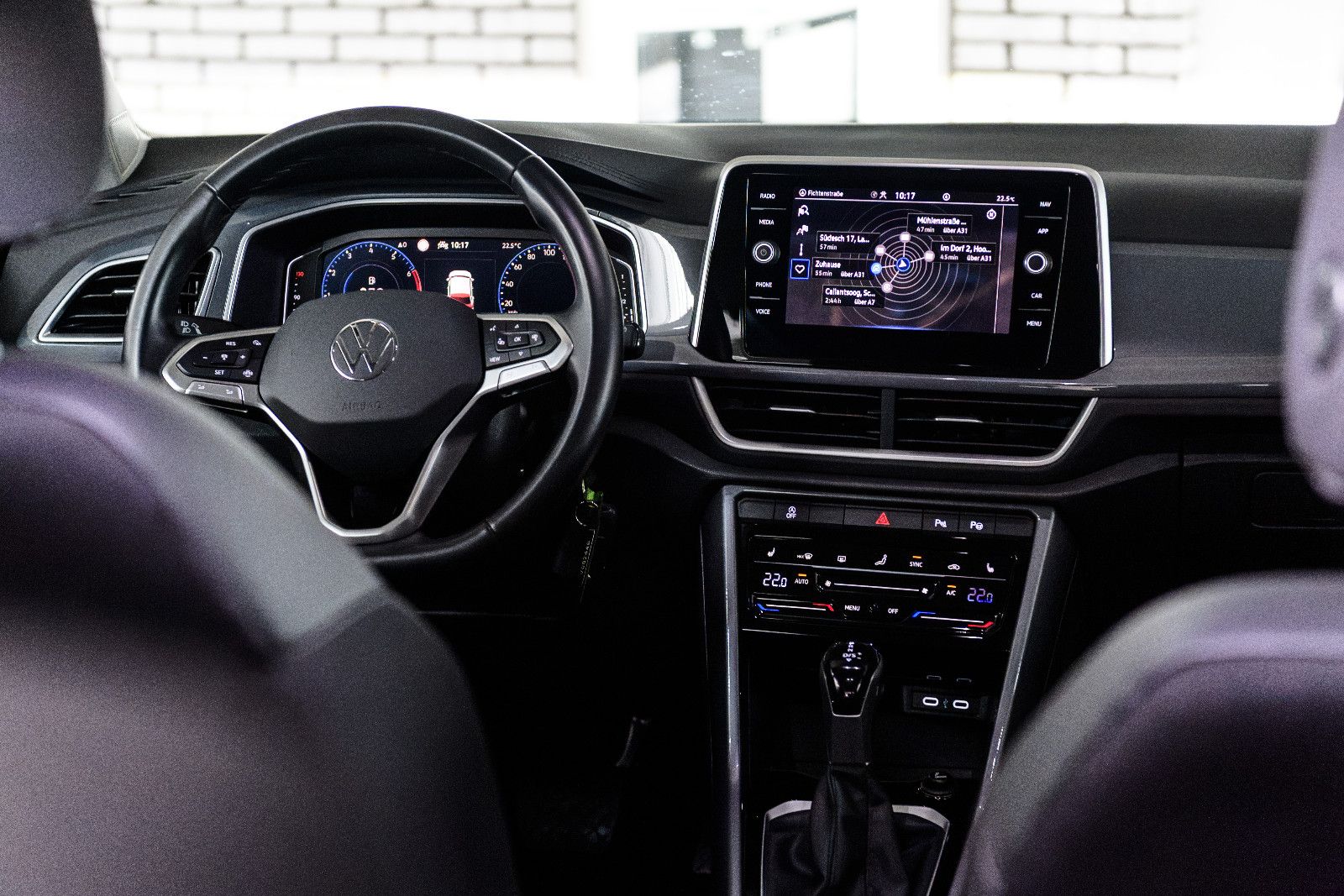 Fahrzeugabbildung Volkswagen T-Roc Style 1.5l TSI DSG +Navi +AHK +ACC +LED
