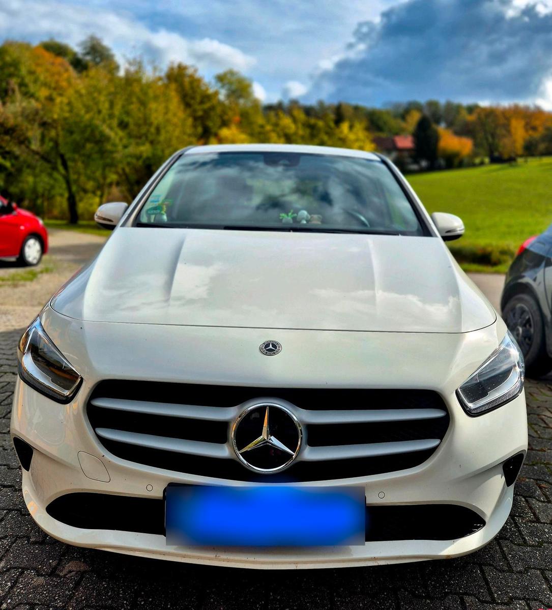 Mercedes-Benz B 180