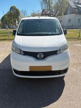 Nissan NV 200 - Nissan Qashqai: Van