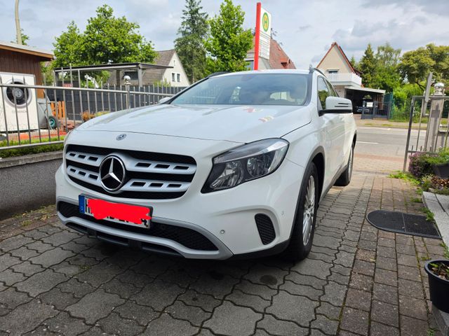MERCEDES-BENZ GLA 200 d DCT -