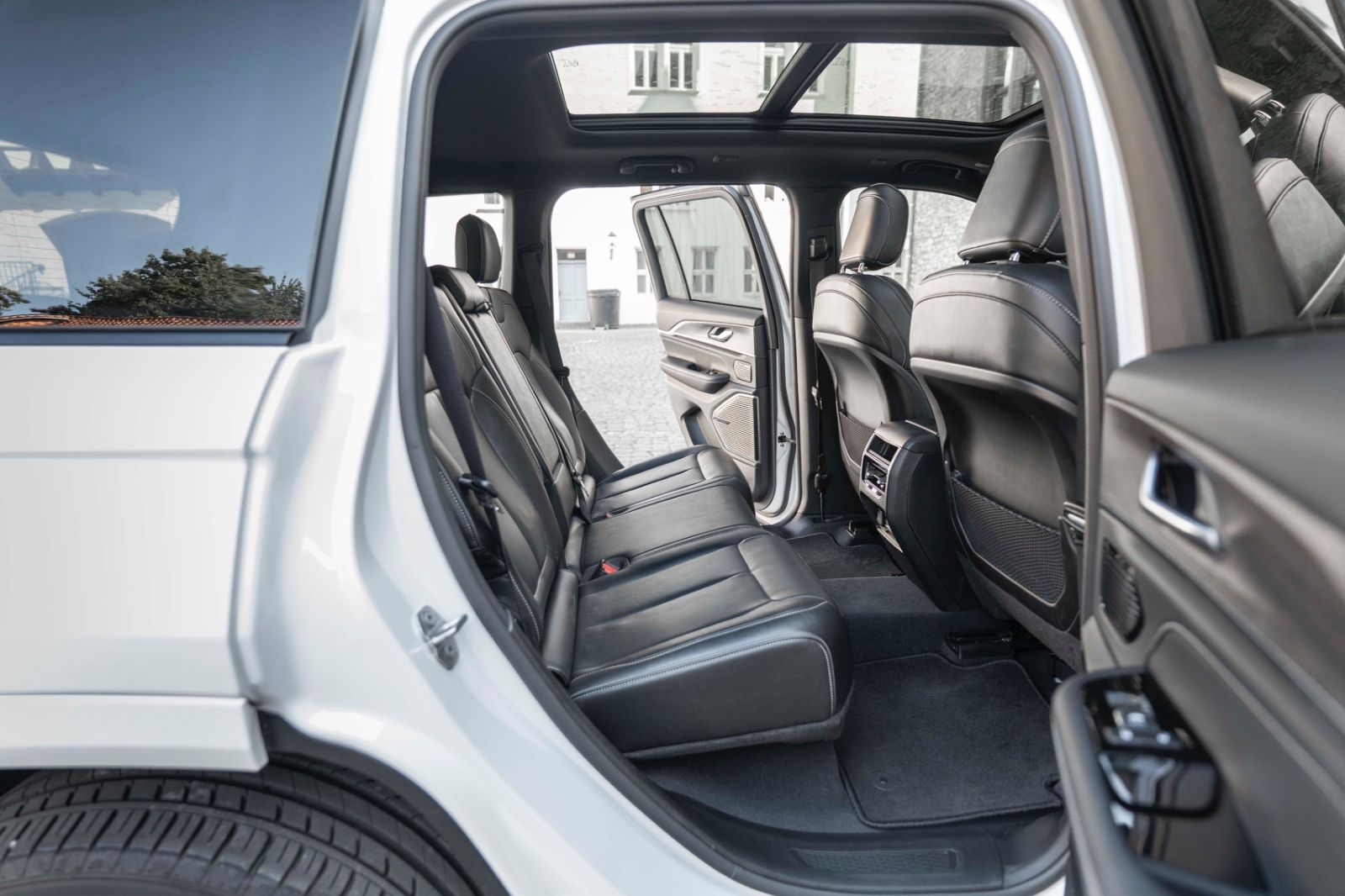 Fahrzeugabbildung Jeep Grand Cherokee 2.0 Overland 4XE McIntosh LED ACC