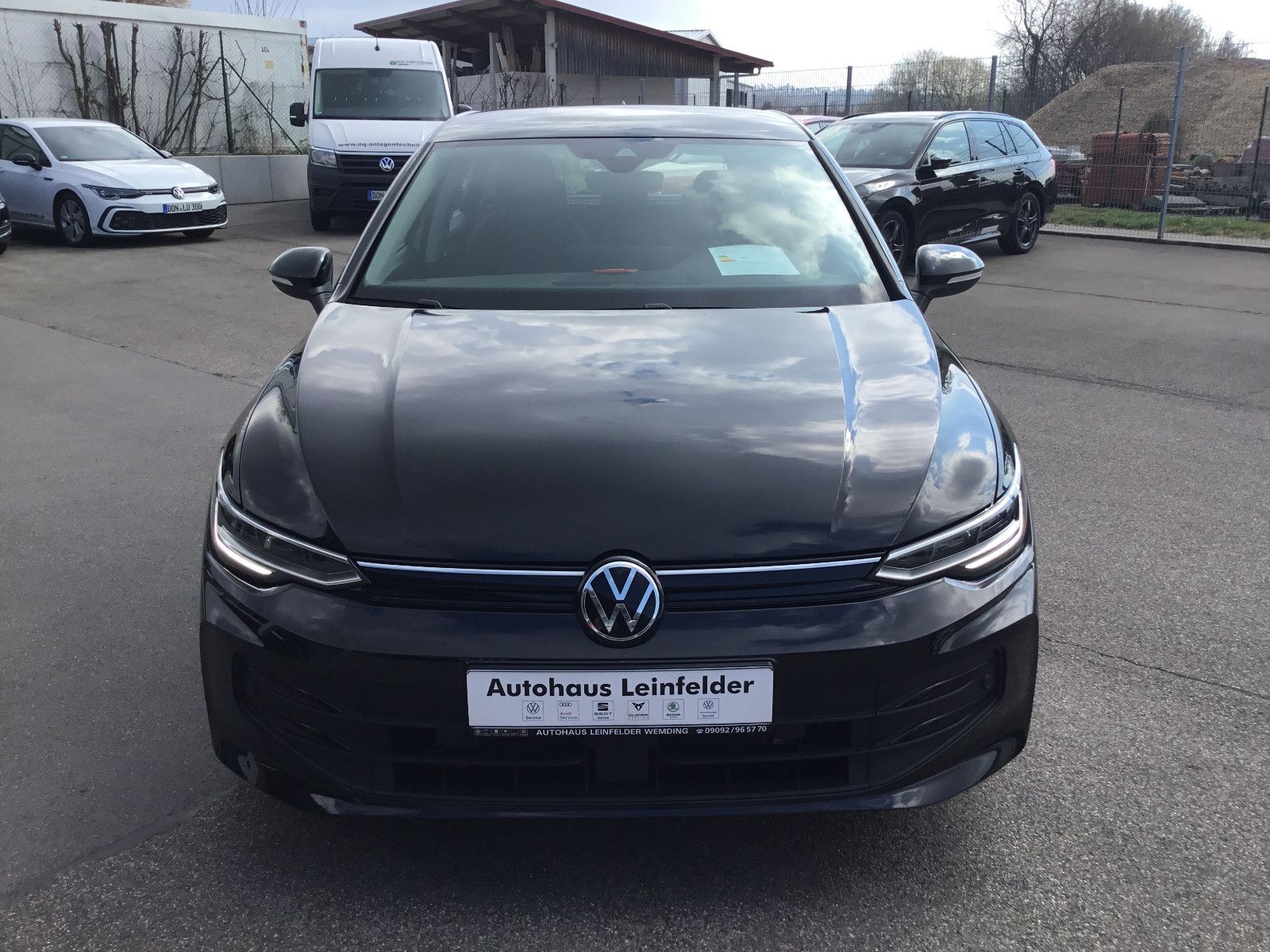 Fahrzeugabbildung Volkswagen Golf 1.5 eTSI DSG Life+AHK+LED+Kamera+Navi