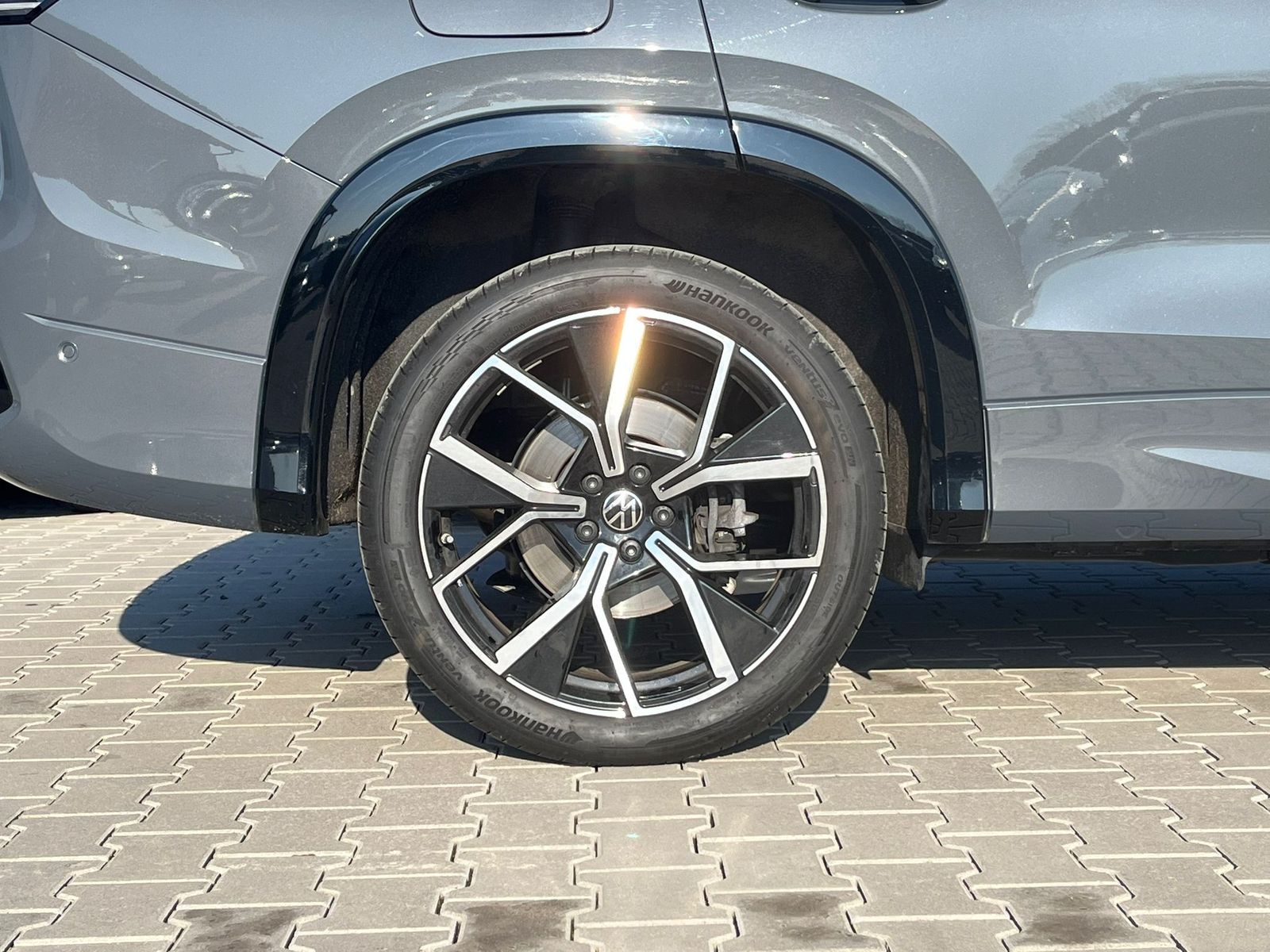 Fahrzeugabbildung Volkswagen Tayron 2.0 TDI 4M R-Line BLACK*7Si*MATRIX*PANO