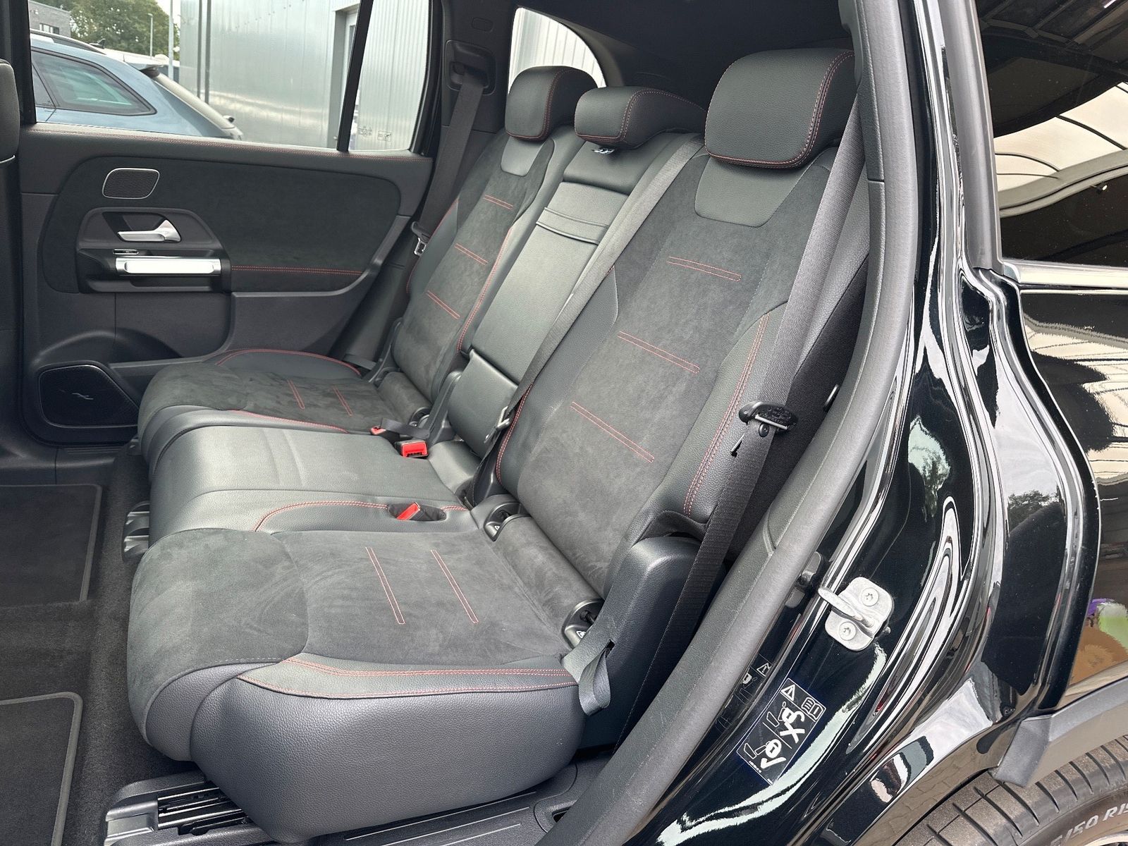 Fahrzeugabbildung Mercedes-Benz EQB 250+ AMG Line NAV+LED+PANORAMA+ACC+360GRAD
