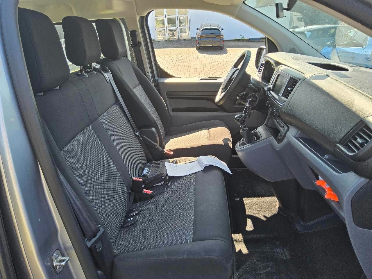 Fahrzeugabbildung Opel Vivaro C Kombi 2.0D "L" 9-SITZER NAVI/TEMP./DAB+