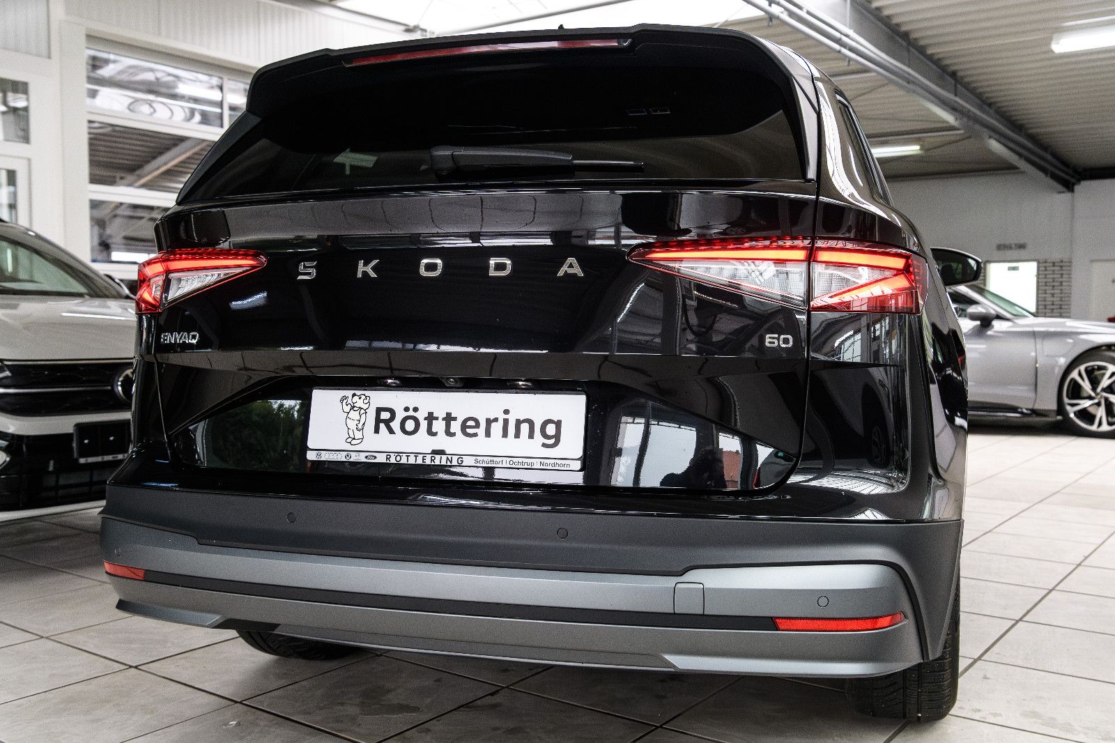 Fahrzeugabbildung SKODA Enyaq 60 Loft MATRIX-LED+RFK+NAVI+KEYLESS+SZH