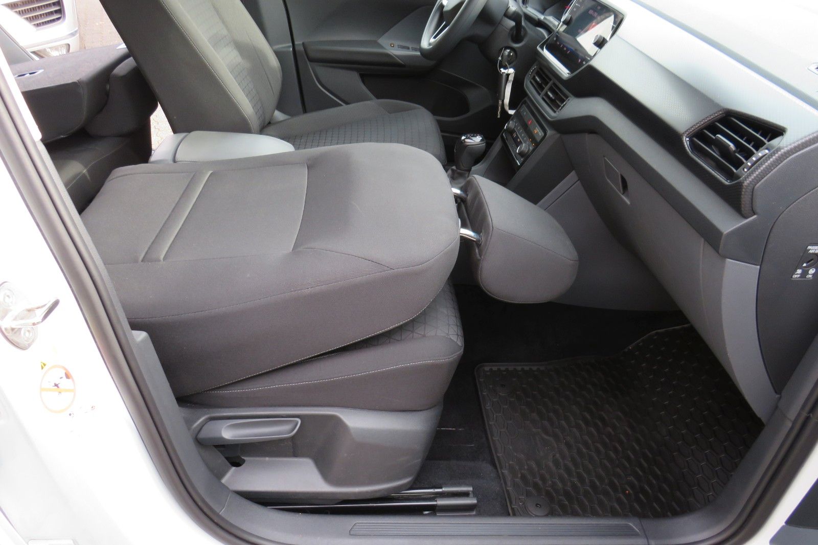 Fahrzeugabbildung Volkswagen T-Cross Life DSG PDC TELVOR SITZH. 1H.