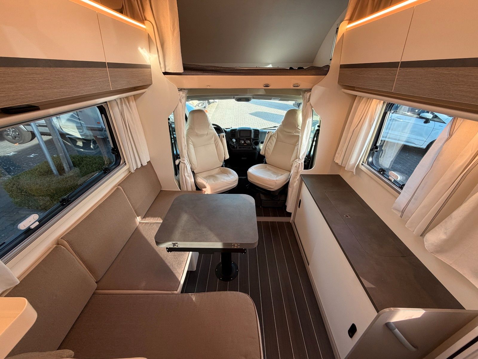 Fahrzeugabbildung XGO Dynamic 39 Lounge - Markise, Fahrradträger -