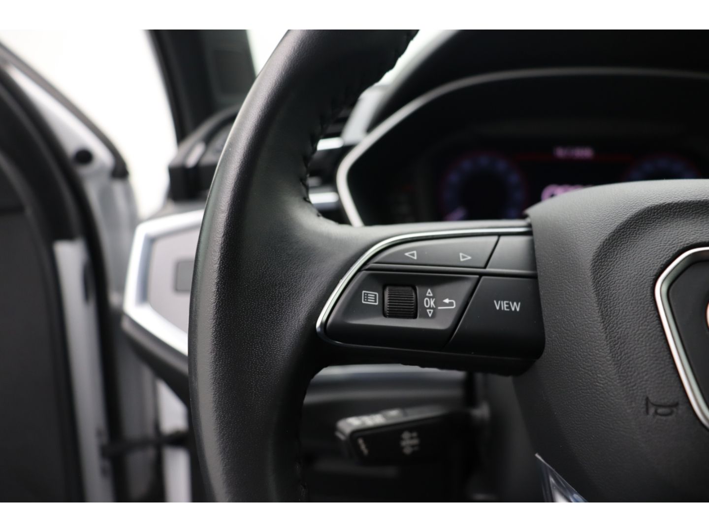 Fahrzeugabbildung Audi Q3 35 TFSI S line Digi Cockpit AHK 3-Zonen-Klima