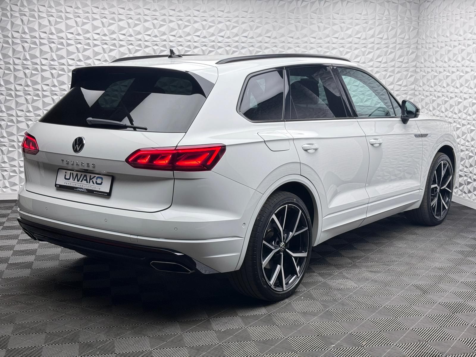 Fahrzeugabbildung Volkswagen 3.0 TDI R-LINE/ALLRADLENK/DYNAUDIO/STANDHZ/AHK/M