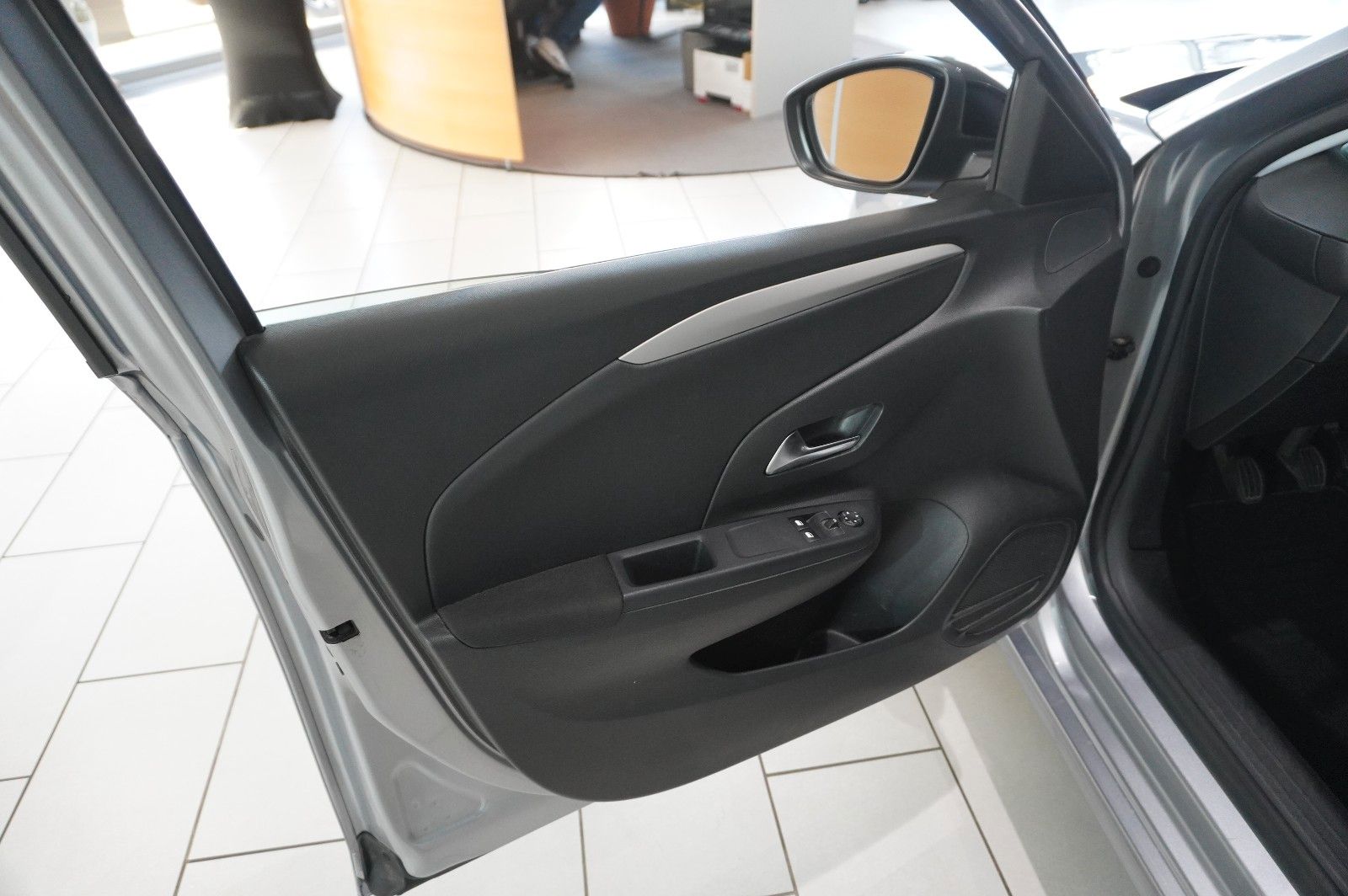 Fahrzeugabbildung Opel Corsa F 1.2 EDITION KLIMA/SHZ/PDC/SPORT/TEMP.