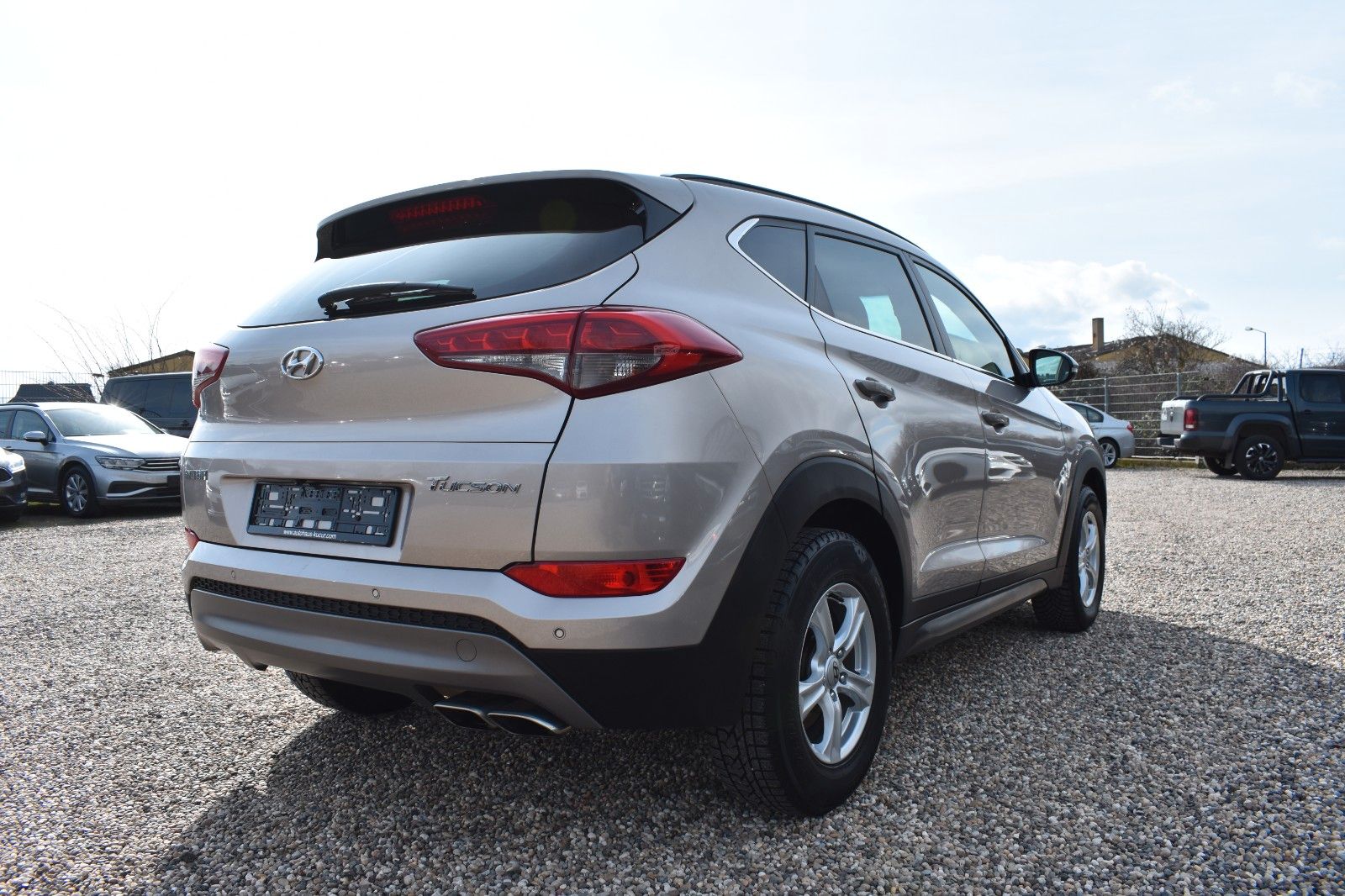 Fahrzeugabbildung Hyundai Tucson Style 2WD Panorama Dach Bluetooth Schaltr