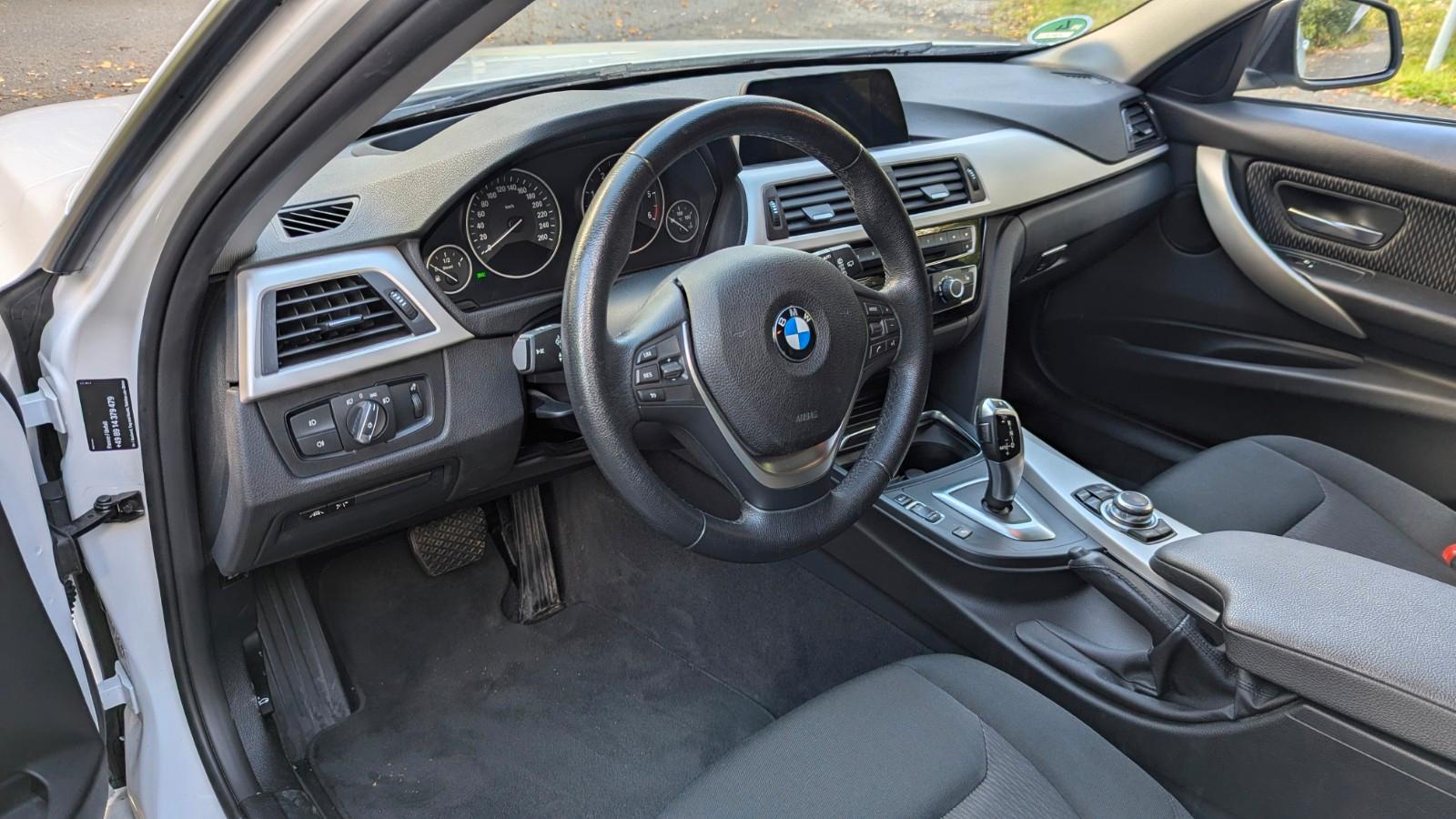 BMW 318d Touring Advantage A/T - AHK + Standheizung