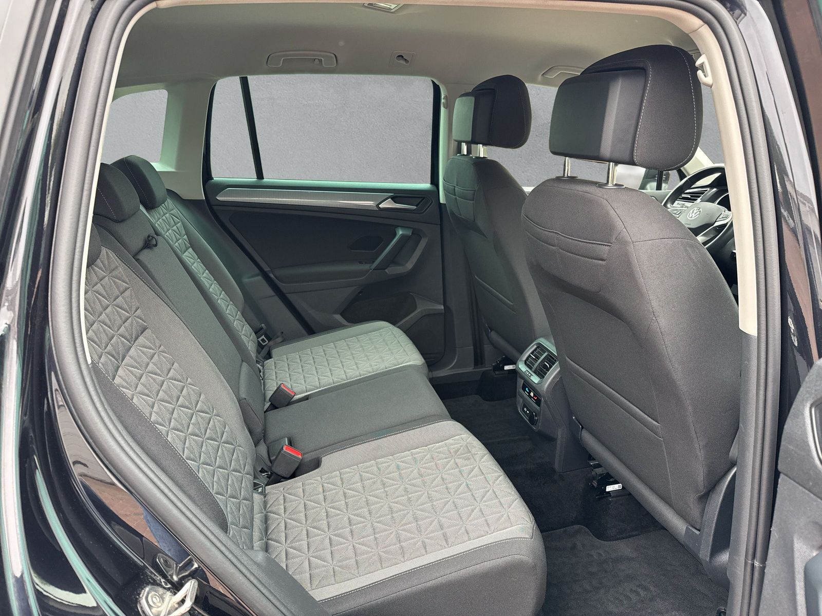 Fahrzeugabbildung Volkswagen Tiguan 2.0 TDI Life SHZ