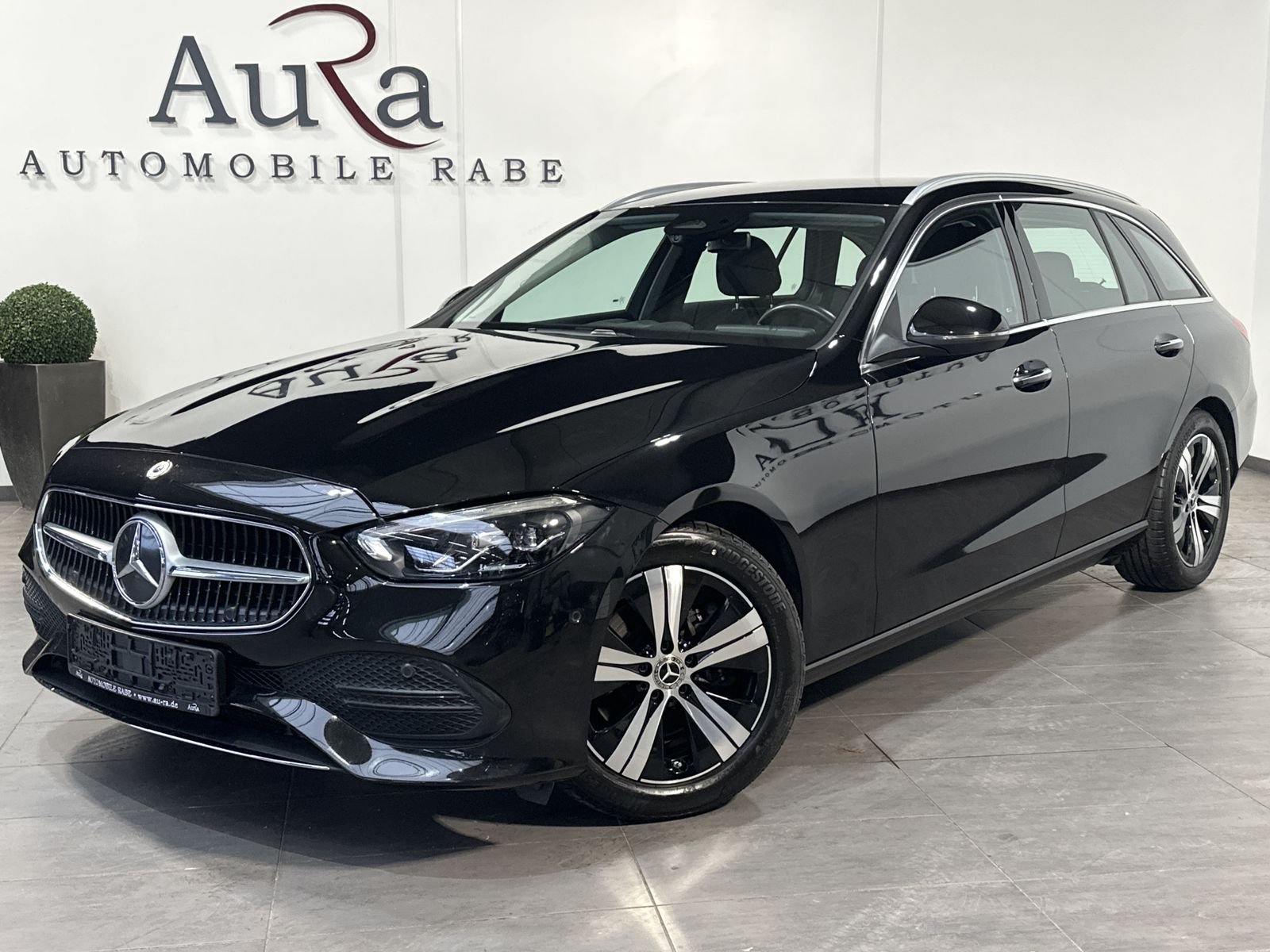 Fahrzeugabbildung Mercedes-Benz C 220d T 4M Avantgarde NAV+LED+AHK+KAM+V-COCK+1H