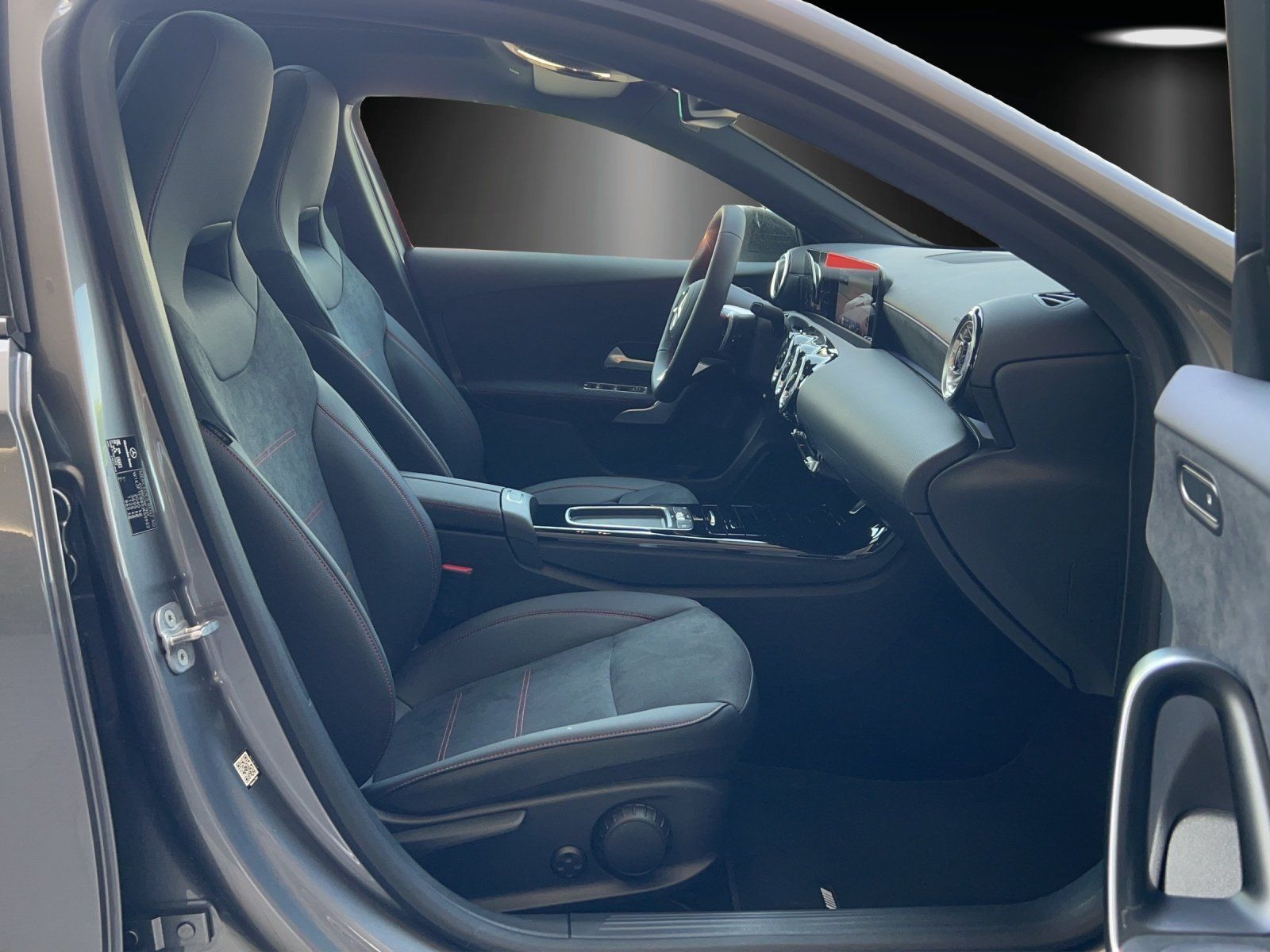 Fahrzeugabbildung Mercedes-Benz A 220 d AMG PANO KeyGo LED Totwinkel