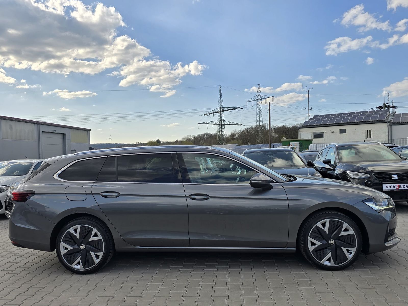 Fahrzeugabbildung SKODA Superb 2.0 TDI 4x4 Selection MATRIX*AHK*PANO*19"