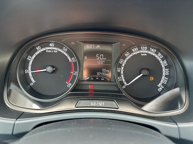 Fahrzeugabbildung SKODA Fabia 1.0l Active ANSCHLUSSGARANTIE+KLIMA+DAB-RA