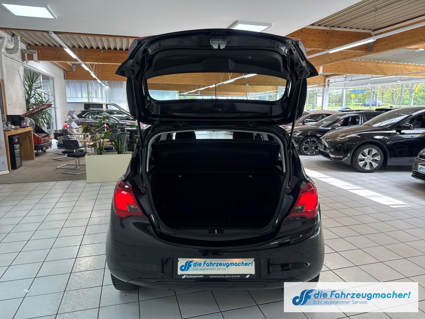 Fahrzeugabbildung Opel Corsa E Edition Navi Apple CarPlay Android Auto