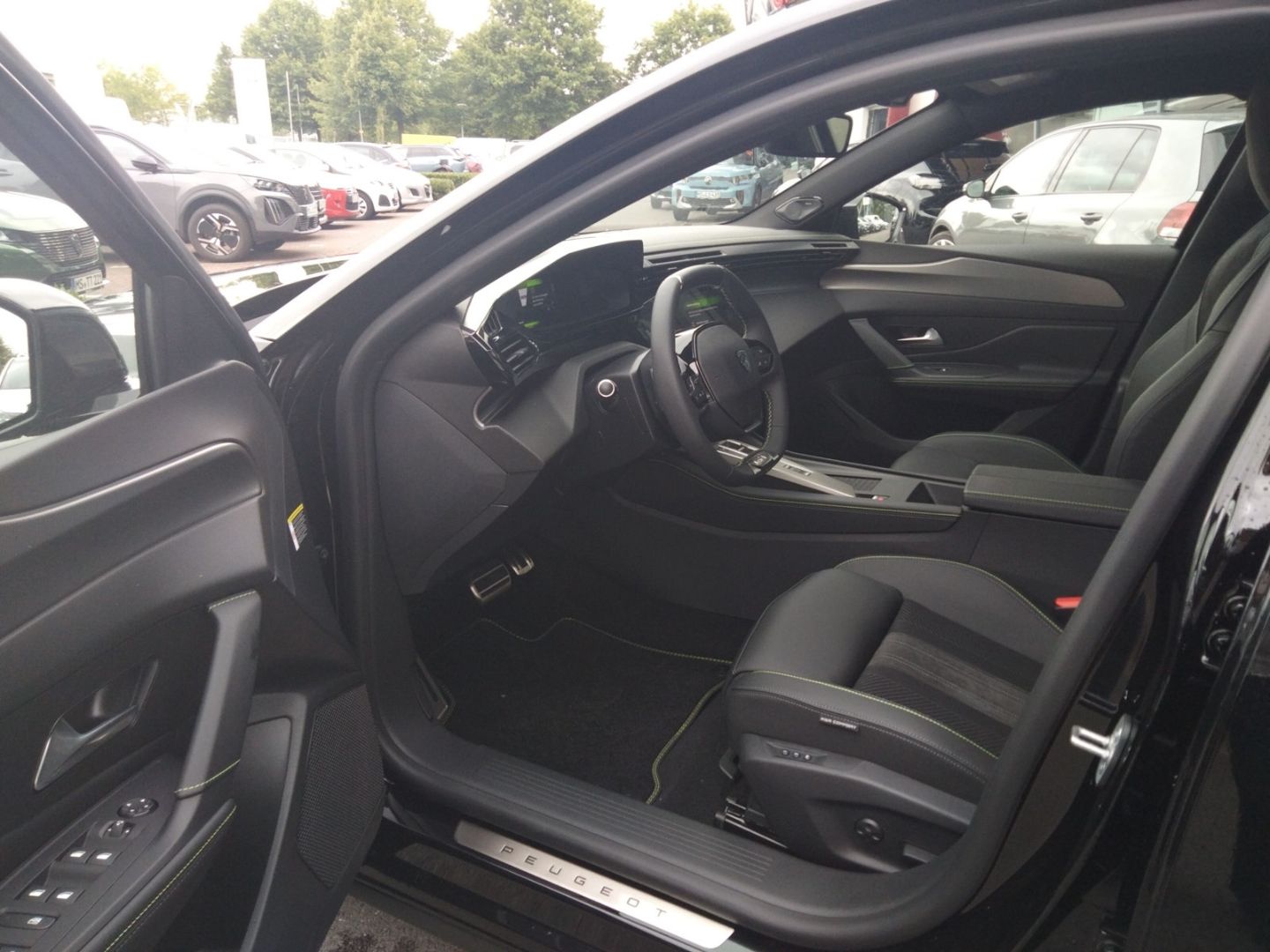 Fahrzeugabbildung Peugeot 408 GT Hybrid 145 e-DSC6 El. Panodach Navi SHZ
