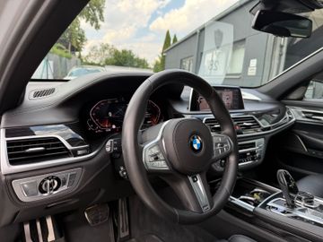 BMW 750 - 11