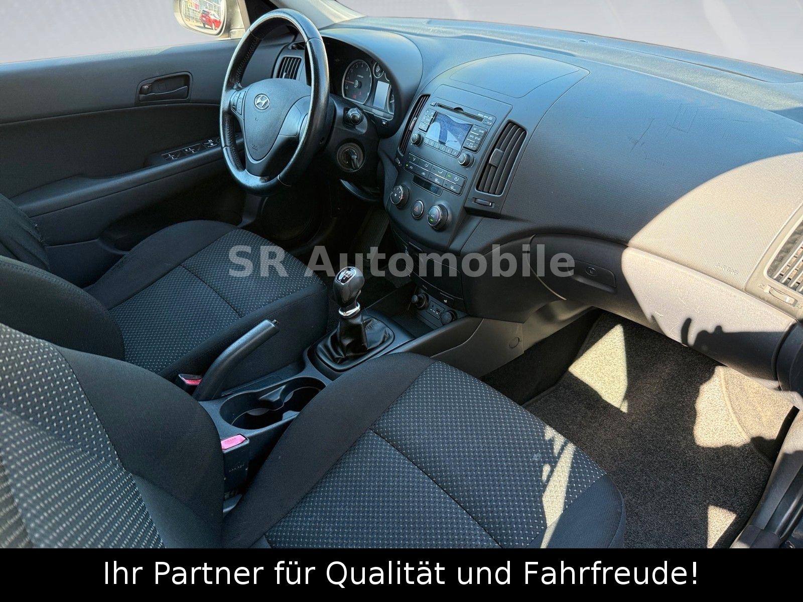 Hyundai i30 2011 — photo 16