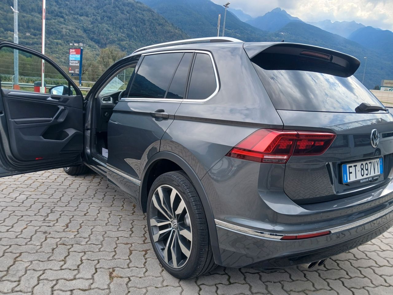 Volkswagen Tiguan 2.0 TDI SCR DSG 4MOTION Advanc imagem 2