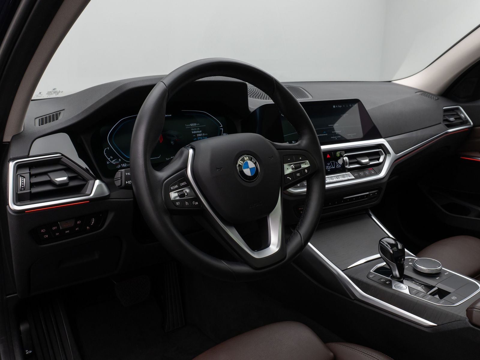 Fahrzeugabbildung BMW 330e Sport Line Panorama HUD DAB HiFi PDC Alarm