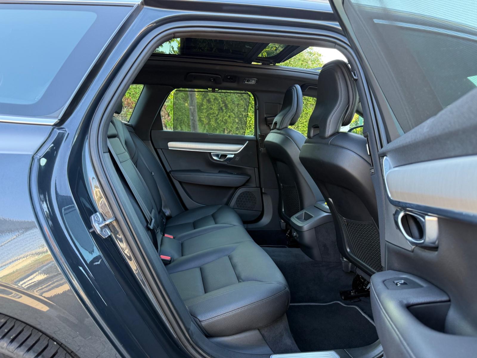 VOLVO V90 235 ch 4X4 BVA - HAYON ÉLECTRIQUE - PACK SPORT - TOIT OUVRANT