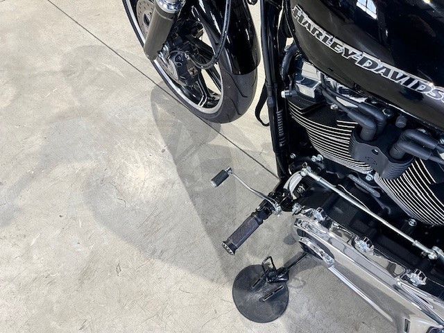 Fahrzeugabbildung Harley-Davidson Breakout Tunderbike Umbau Chrome Head YouTube