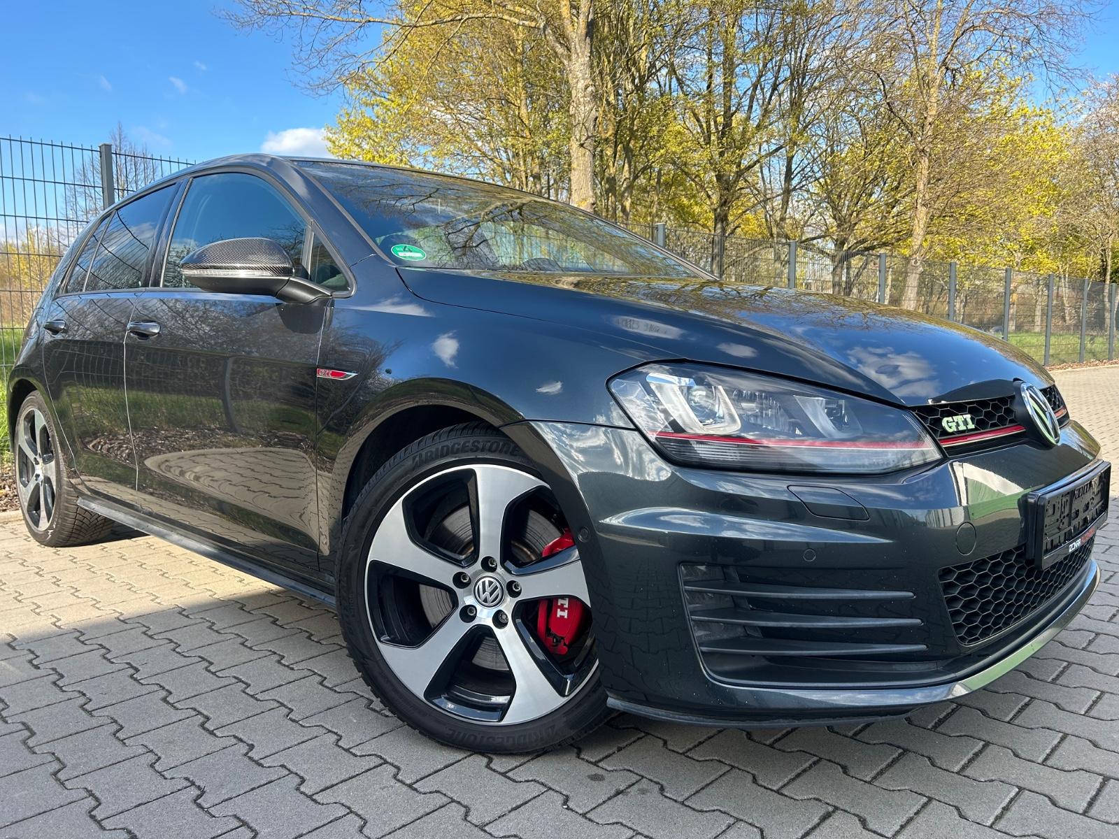 Volkswagen Golf VII GTI PERFORMANCE 313 PS DYNAUDIO 2. HAND