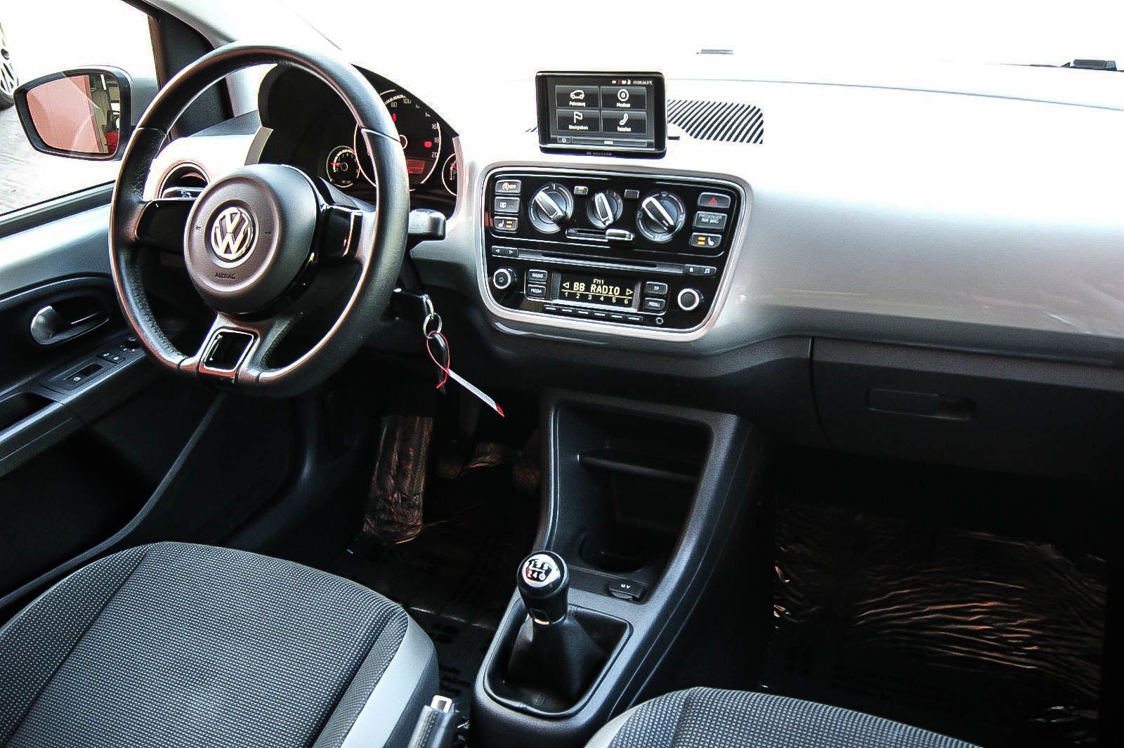 Fahrzeugabbildung Volkswagen up! high up BMT NAVIGATION KLIMA SITZHEIZUNG ALU
