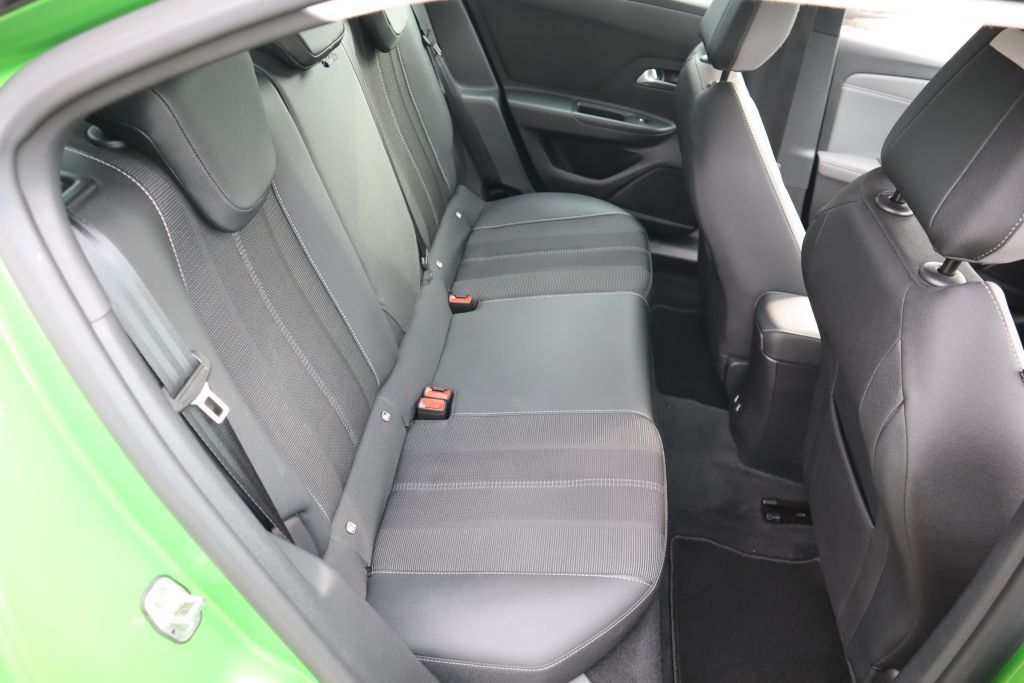 Fahrzeugabbildung Opel Mokka-e Elegance+LED+Allwetter+Keyless