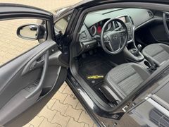Fahrzeugabbildung Opel Astra J Sports Tourer Edition Sitzheizung PDC