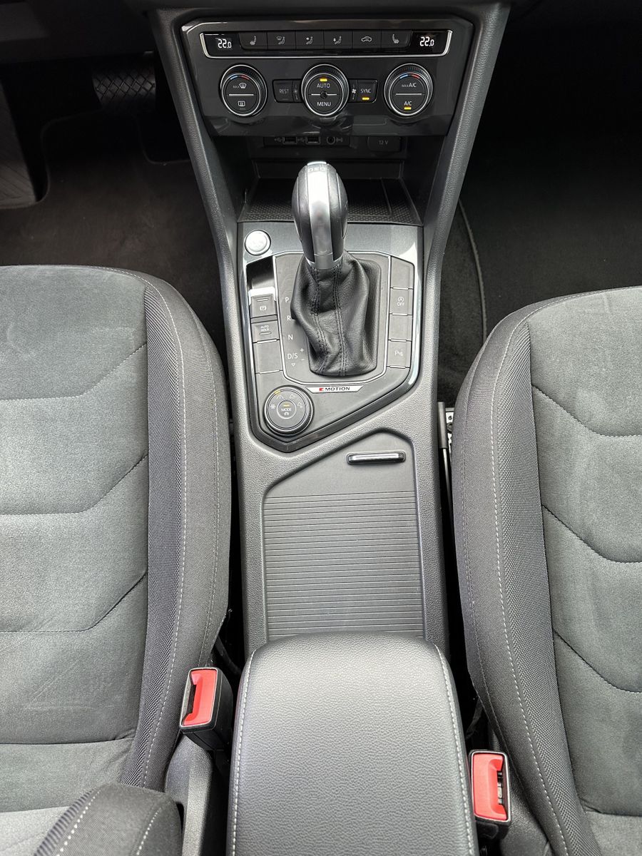 Fahrzeugabbildung Volkswagen Tiguan 2.0 TSI 4M DSG HL NAV+LED+DIGDISPLAY+ACC