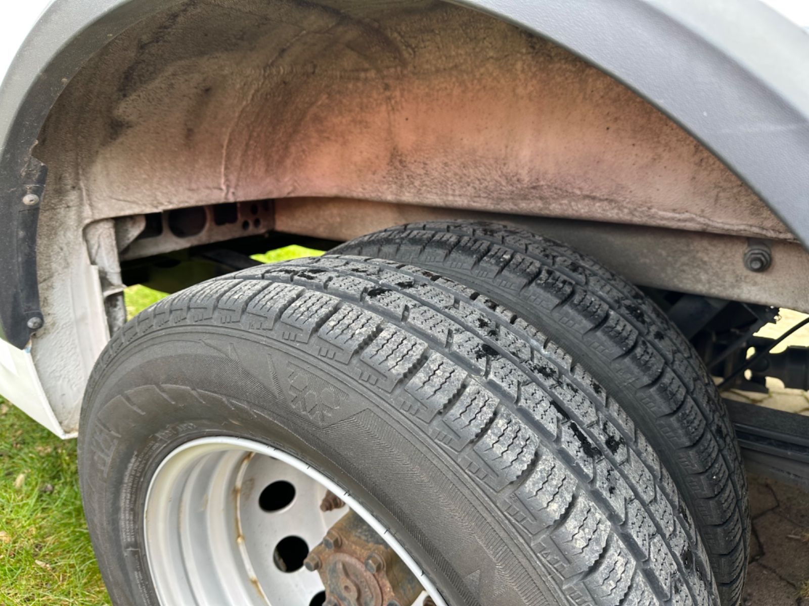 Fahrzeugabbildung Volkswagen Crafter  Kasten 50 *Mittellang* Hochdach* RWD*