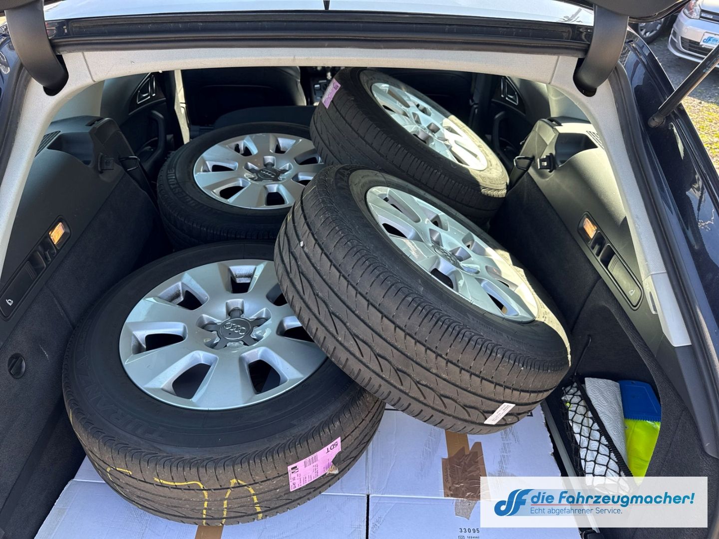 Fahrzeugabbildung Audi A6 Avant 2.8 FSI AHK-klappbar Navi Leder Bi-Xeno