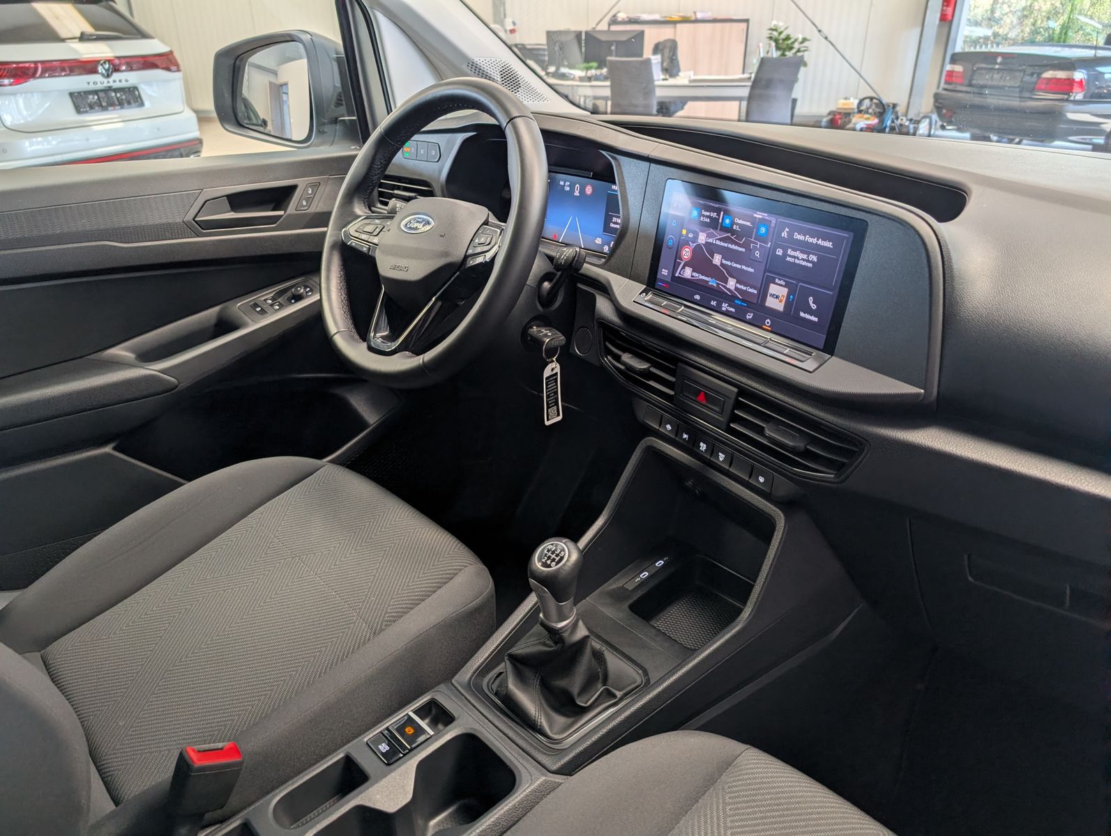 Fahrzeugabbildung Ford Tourneo Connect 2.0 Trend Tempo Navi Klima PDC