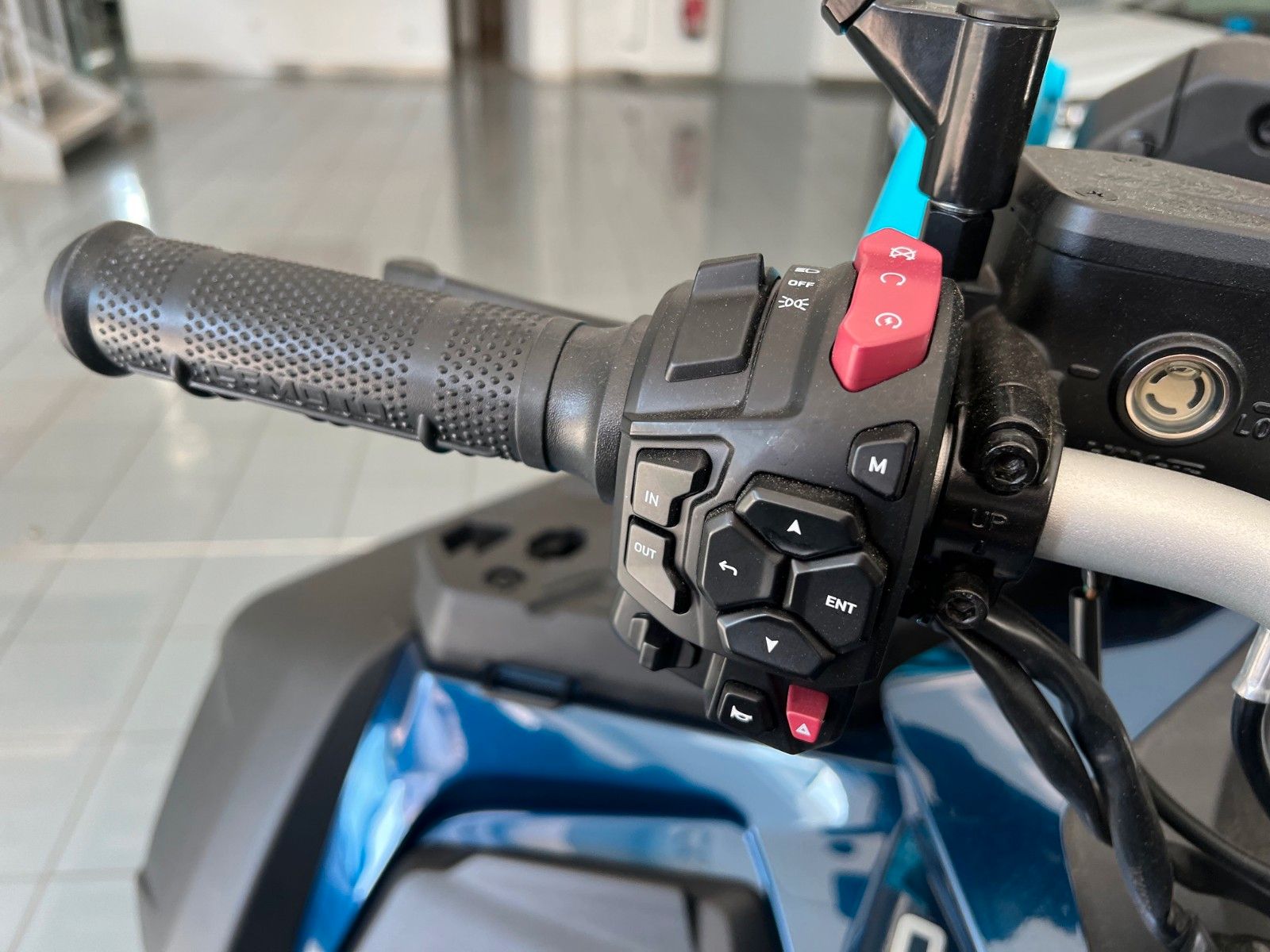 Fahrzeugabbildung CFMOTO CFORCE 1000 TOURING PRO MUD Version - T3b ABS