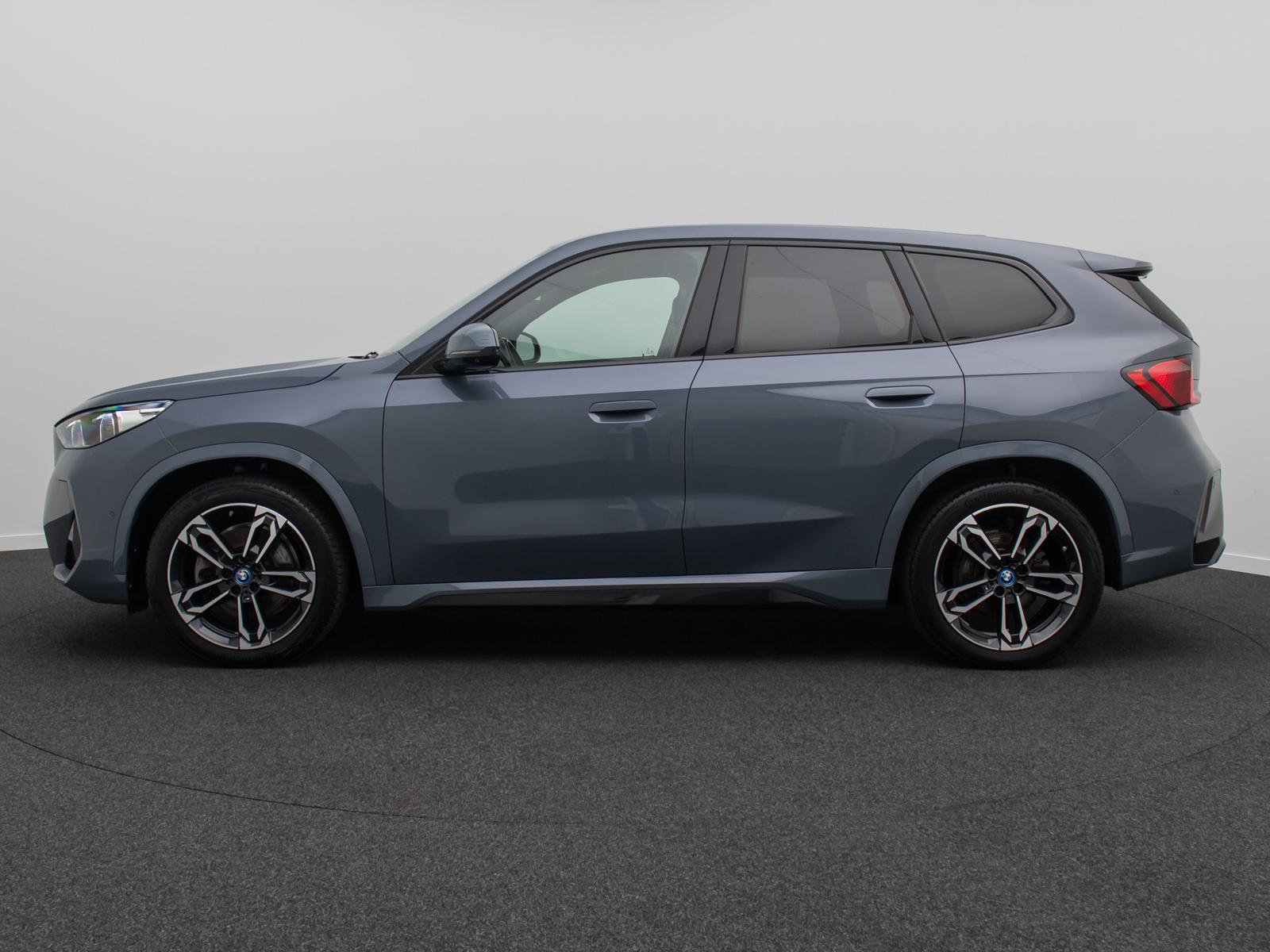 BMW iX1 xD30 MSport Panorama 360°HUD DAB Komfort 19", миниатюра 11
