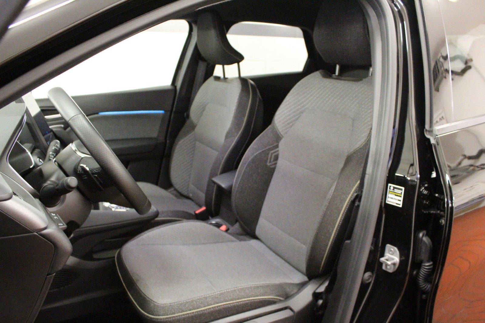 Fahrzeugabbildung Renault Captur Mild Hybrid 160 EDC Techno *Ganzjahresrei